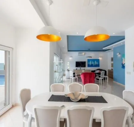 Luxury Vista With Pool And Sea View فيلة