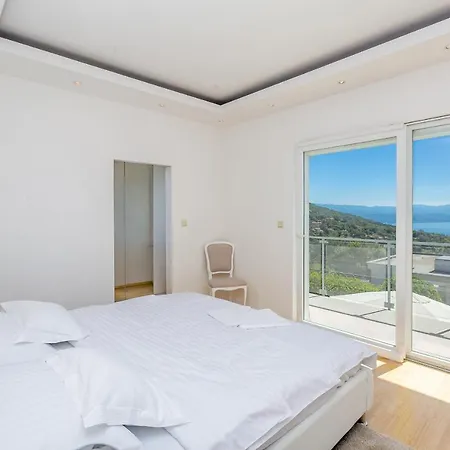 Luxury Vista With Pool And Sea View أوباتيا