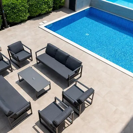 Luxury Vista With Pool And Sea View Опатия