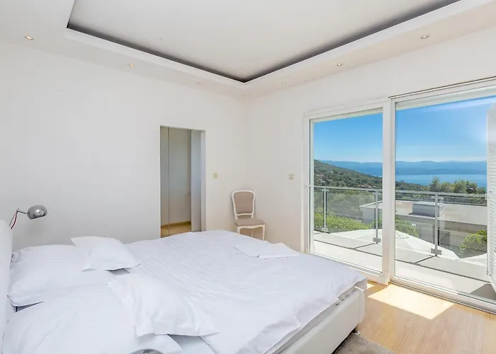 Luxury Vista With Pool And Sea View Опатия